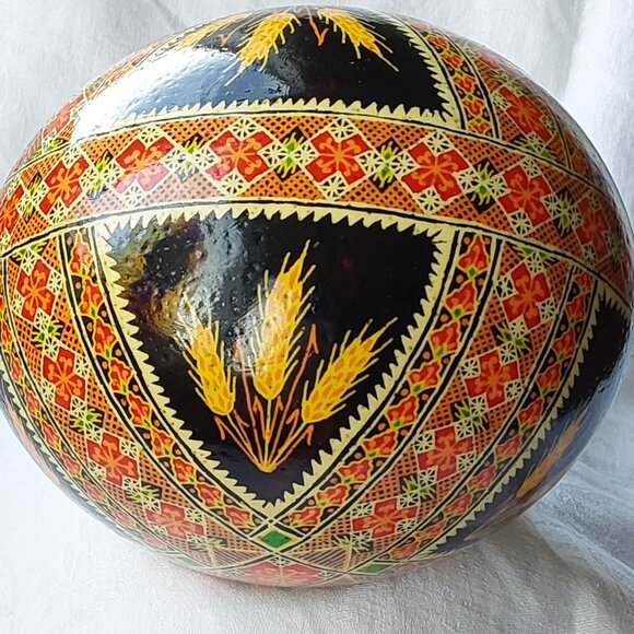 Traditional ukrainian Easter egg pysanka ostrich wheat folkart black red green - Picture 7 of 13